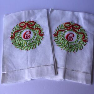 2 Mud Pie Wreath Monogram “E” Hand-towels